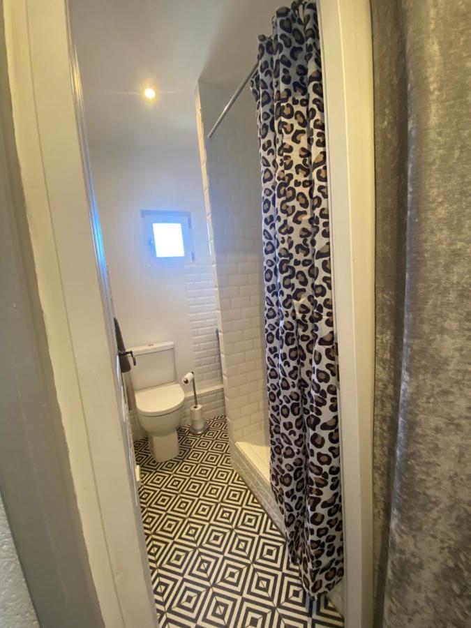 Appartement A 50 M De La Place Aux Herbes Юзес Екстер'єр фото