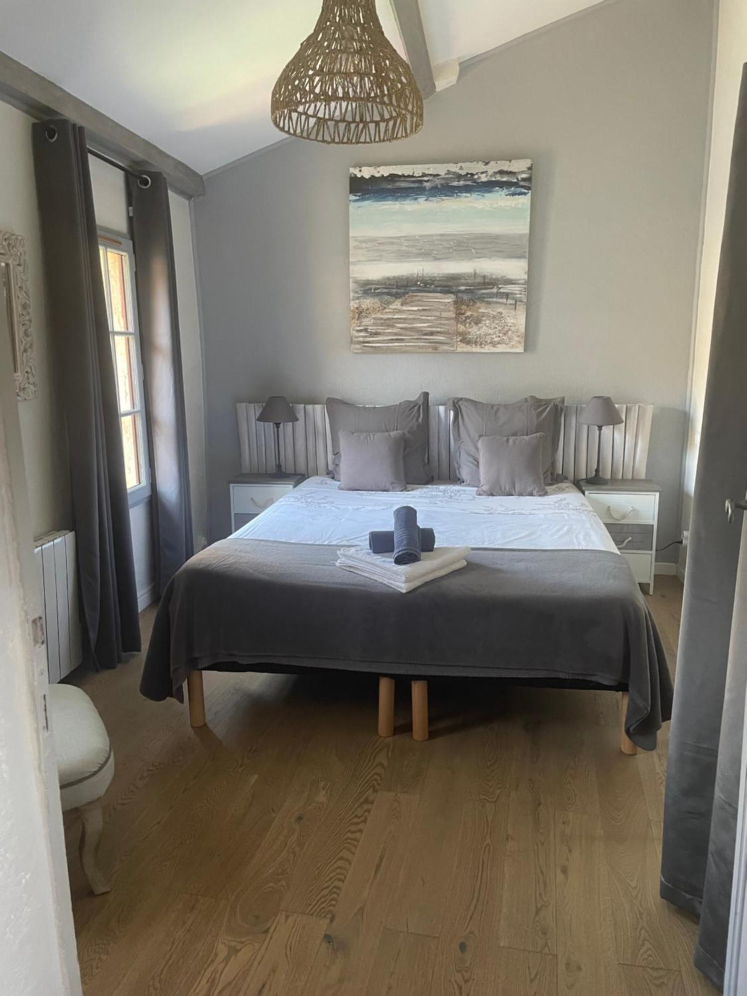 Appartement A 50 M De La Place Aux Herbes Юзес Екстер'єр фото